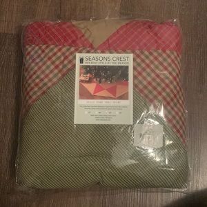 Seasons Crest Dolly Star Christmas Tree Skirt. EUC